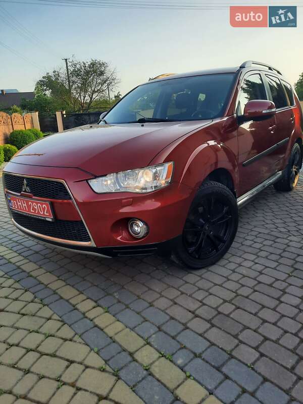 Внедорожник / Кроссовер Mitsubishi Outlander 2012 в Стрые