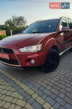 Внедорожник / Кроссовер Mitsubishi Outlander 2012 в 