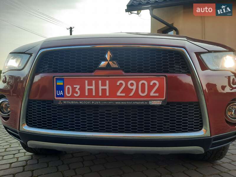 Внедорожник / Кроссовер Mitsubishi Outlander 2012 в Стрые