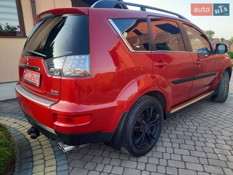 Внедорожник / Кроссовер Mitsubishi Outlander 2012 в Стрые