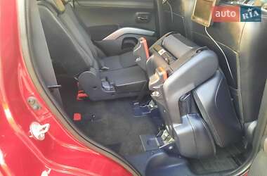 Внедорожник / Кроссовер Mitsubishi Outlander 2012 в 
