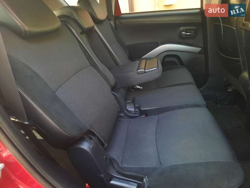 Внедорожник / Кроссовер Mitsubishi Outlander 2012 в Стрые