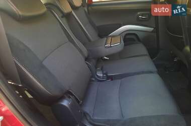 Внедорожник / Кроссовер Mitsubishi Outlander 2012 в 