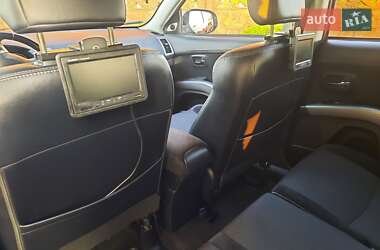 Внедорожник / Кроссовер Mitsubishi Outlander 2012 в 