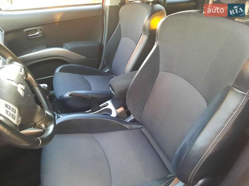 Внедорожник / Кроссовер Mitsubishi Outlander 2012 в Стрые