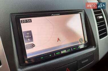 Внедорожник / Кроссовер Mitsubishi Outlander 2012 в 