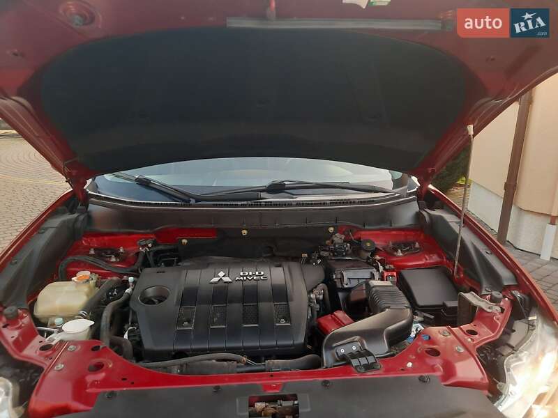 Внедорожник / Кроссовер Mitsubishi Outlander 2012 в Стрые