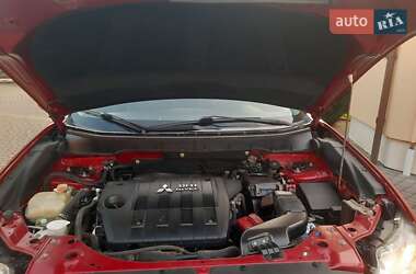 Внедорожник / Кроссовер Mitsubishi Outlander 2012 в 