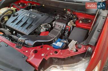 Внедорожник / Кроссовер Mitsubishi Outlander 2012 в 