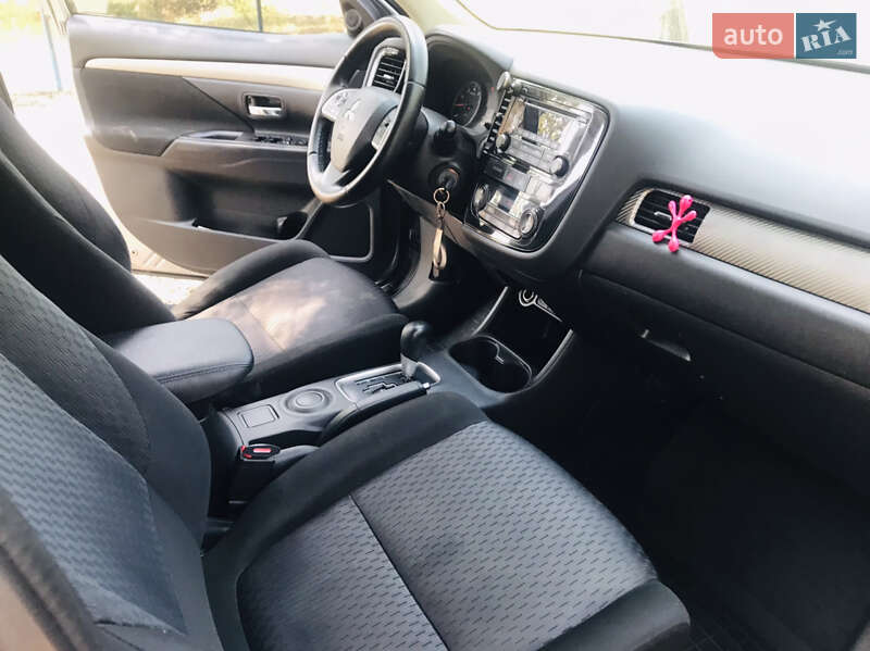 Внедорожник / Кроссовер Mitsubishi Outlander 2013 в Ахтырке