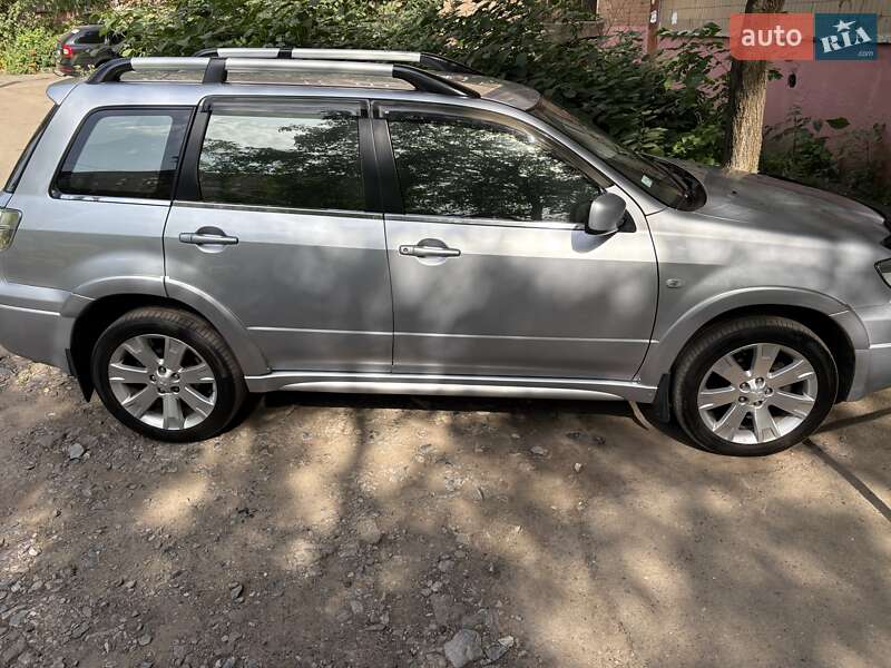 Внедорожник / Кроссовер Mitsubishi Outlander 2009 в Славянске