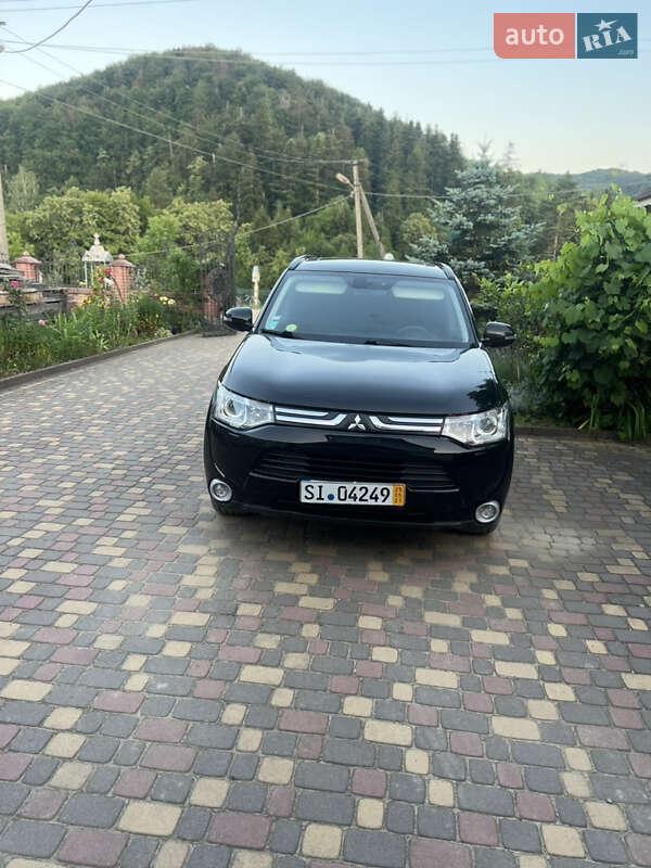 Внедорожник / Кроссовер Mitsubishi Outlander 2012 в Коломые