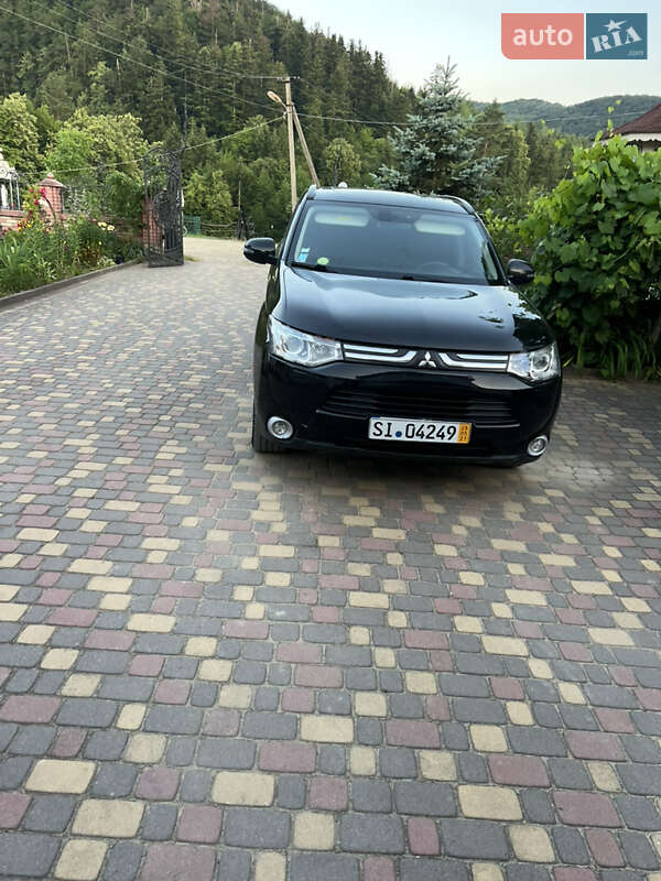 Внедорожник / Кроссовер Mitsubishi Outlander 2012 в Коломые