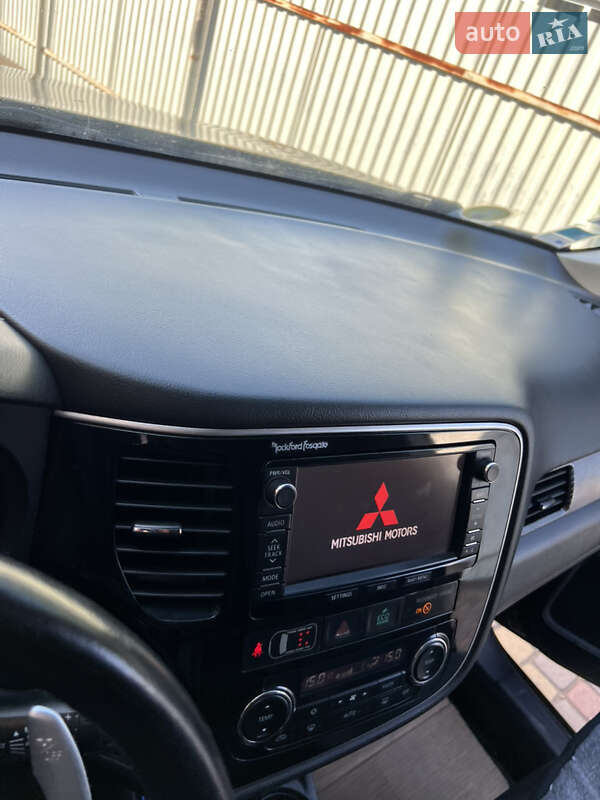 Внедорожник / Кроссовер Mitsubishi Outlander 2012 в Коломые