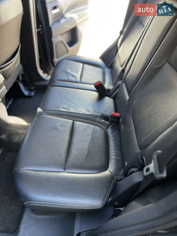 Внедорожник / Кроссовер Mitsubishi Outlander 2012 в Коломые