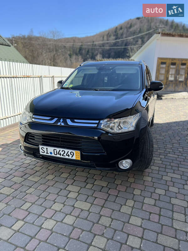 Внедорожник / Кроссовер Mitsubishi Outlander 2012 в Коломые
