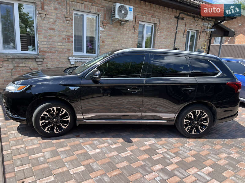 Позашляховик / Кросовер Mitsubishi Outlander 2017 в Кропивницькому