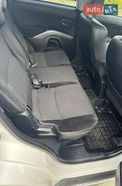 Внедорожник / Кроссовер Mitsubishi Outlander 2010 в 
