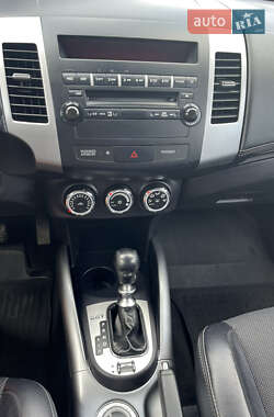 Внедорожник / Кроссовер Mitsubishi Outlander 2010 в 