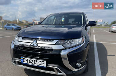 Позашляховик / Кросовер Mitsubishi Outlander 2019 в Одесі