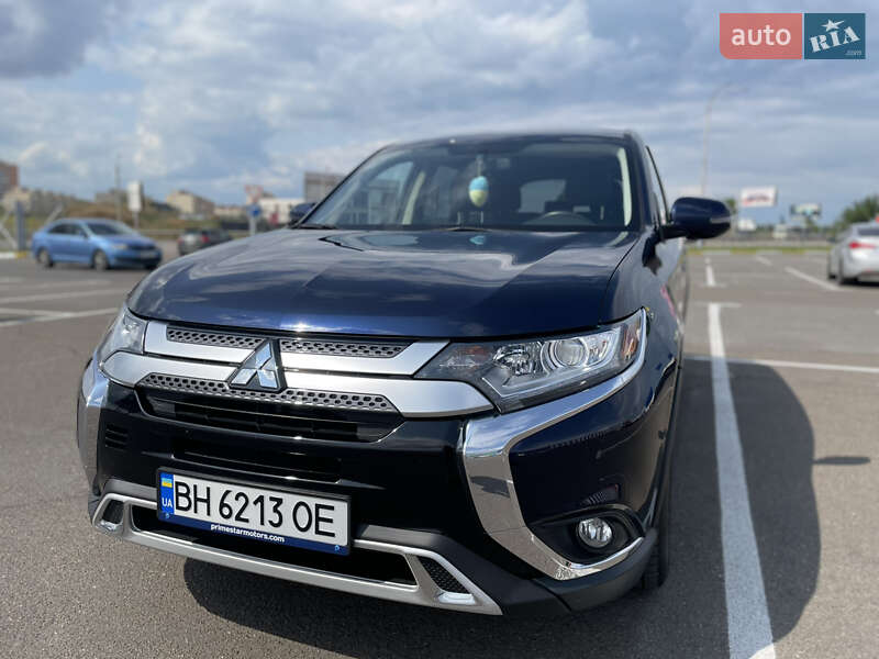 Внедорожник / Кроссовер Mitsubishi Outlander 2019 в 