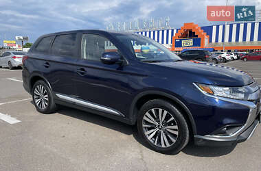 Внедорожник / Кроссовер Mitsubishi Outlander 2019 в 