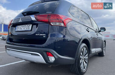 Внедорожник / Кроссовер Mitsubishi Outlander 2019 в 