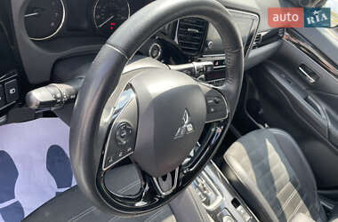 Внедорожник / Кроссовер Mitsubishi Outlander 2019 в 
