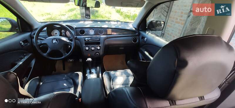 Позашляховик / Кросовер Mitsubishi Outlander 2006 в Шацьку