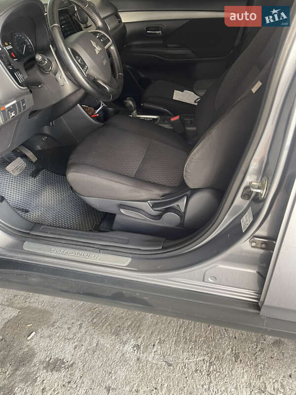 Внедорожник / Кроссовер Mitsubishi Outlander 2012 в Славянске