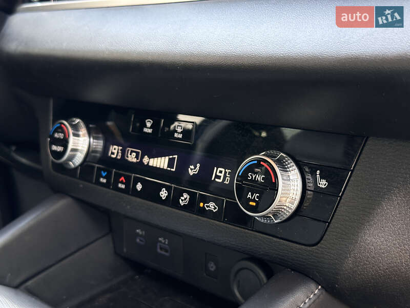 Внедорожник / Кроссовер Mitsubishi Outlander 2022 в Запорожье