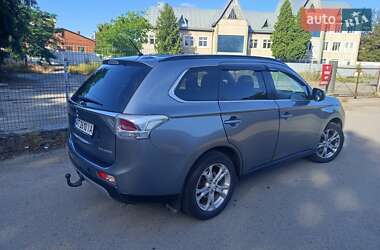 Внедорожник / Кроссовер Mitsubishi Outlander 2012 в 