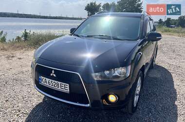 Внедорожник / Кроссовер Mitsubishi Outlander 2010 в 