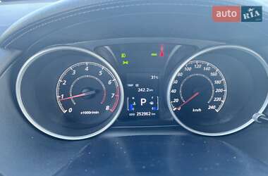 Внедорожник / Кроссовер Mitsubishi Outlander 2010 в 