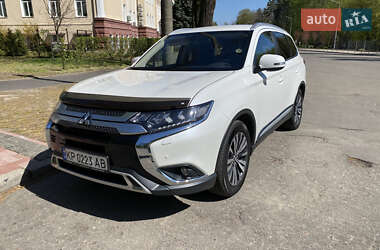 Внедорожник / Кроссовер Mitsubishi Outlander 2019 в Киеве