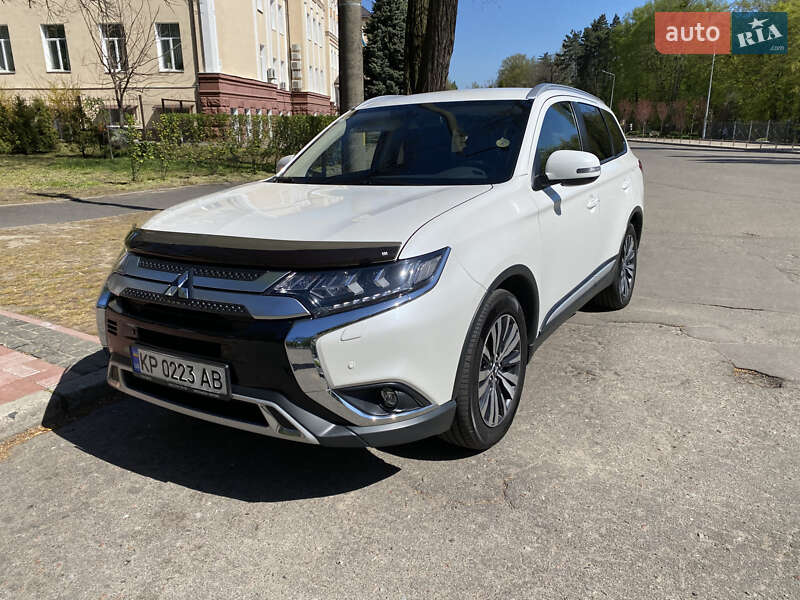 Внедорожник / Кроссовер Mitsubishi Outlander 2019 в Киеве