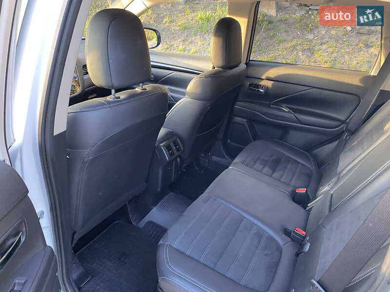 Внедорожник / Кроссовер Mitsubishi Outlander 2019 в Киеве