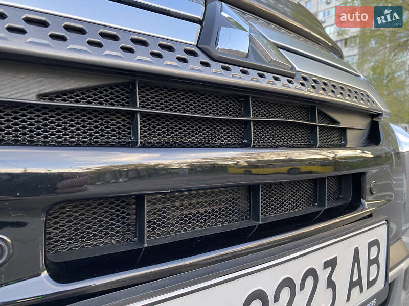 Внедорожник / Кроссовер Mitsubishi Outlander 2019 в Киеве