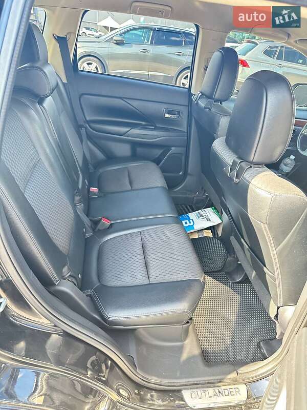 Позашляховик / Кросовер Mitsubishi Outlander 2014 в Києві