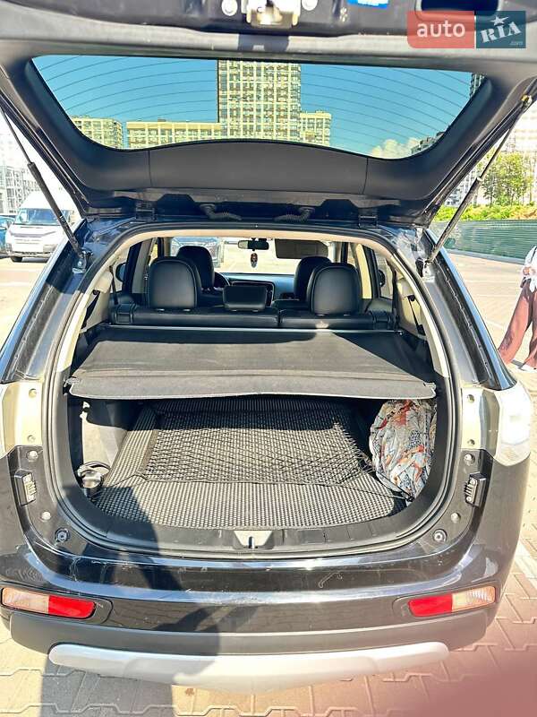 Позашляховик / Кросовер Mitsubishi Outlander 2014 в Києві