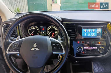 Внедорожник / Кроссовер Mitsubishi Outlander 2013 в 