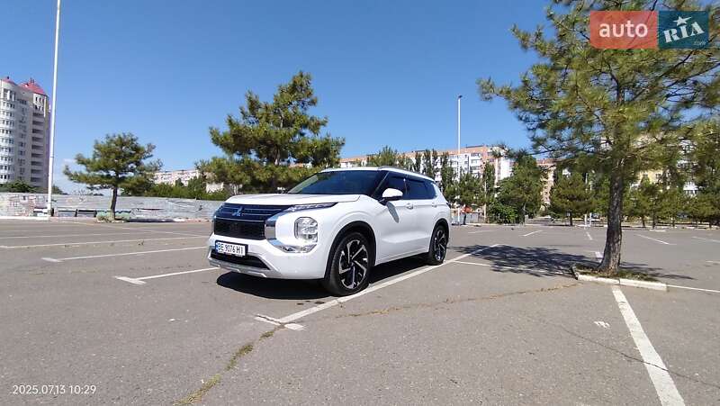 Mitsubishi Outlander 2024