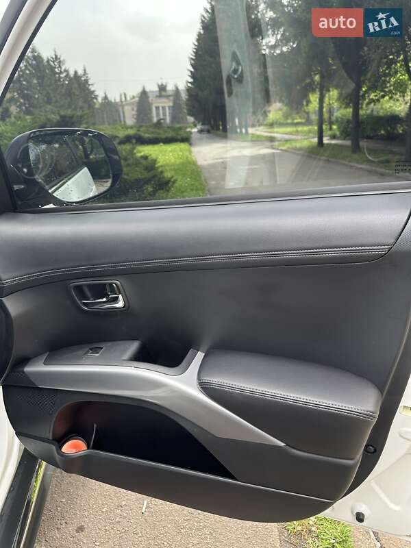 Внедорожник / Кроссовер Mitsubishi Outlander 2011 в Кривом Роге