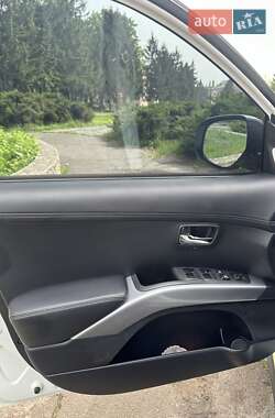 Внедорожник / Кроссовер Mitsubishi Outlander 2011 в 