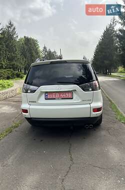 Внедорожник / Кроссовер Mitsubishi Outlander 2011 в 