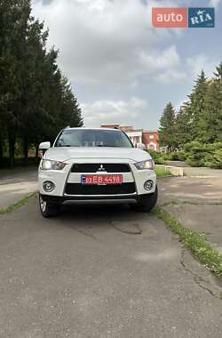 Внедорожник / Кроссовер Mitsubishi Outlander 2011 в 
