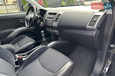 Внедорожник / Кроссовер Mitsubishi Outlander 2011 в 