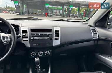 Внедорожник / Кроссовер Mitsubishi Outlander 2011 в 
