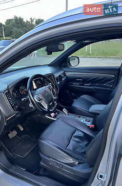 Внедорожник / Кроссовер Mitsubishi Outlander 2019 в 
