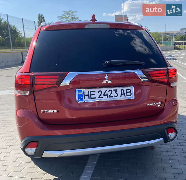 Позашляховик / Кросовер Mitsubishi Outlander 2017 в Первомайську